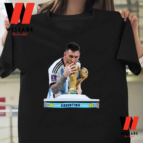 Hot Lionel Messi Kisses World Cup Trophy 2022 T Shirt