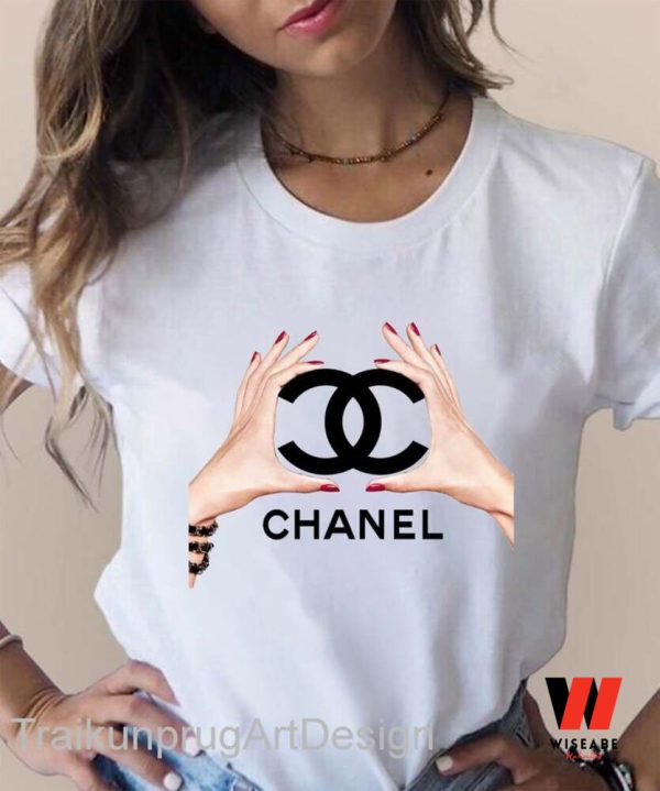 Cheap Lady Hand Chanel Logo T Shirt, Gift For Your Mom